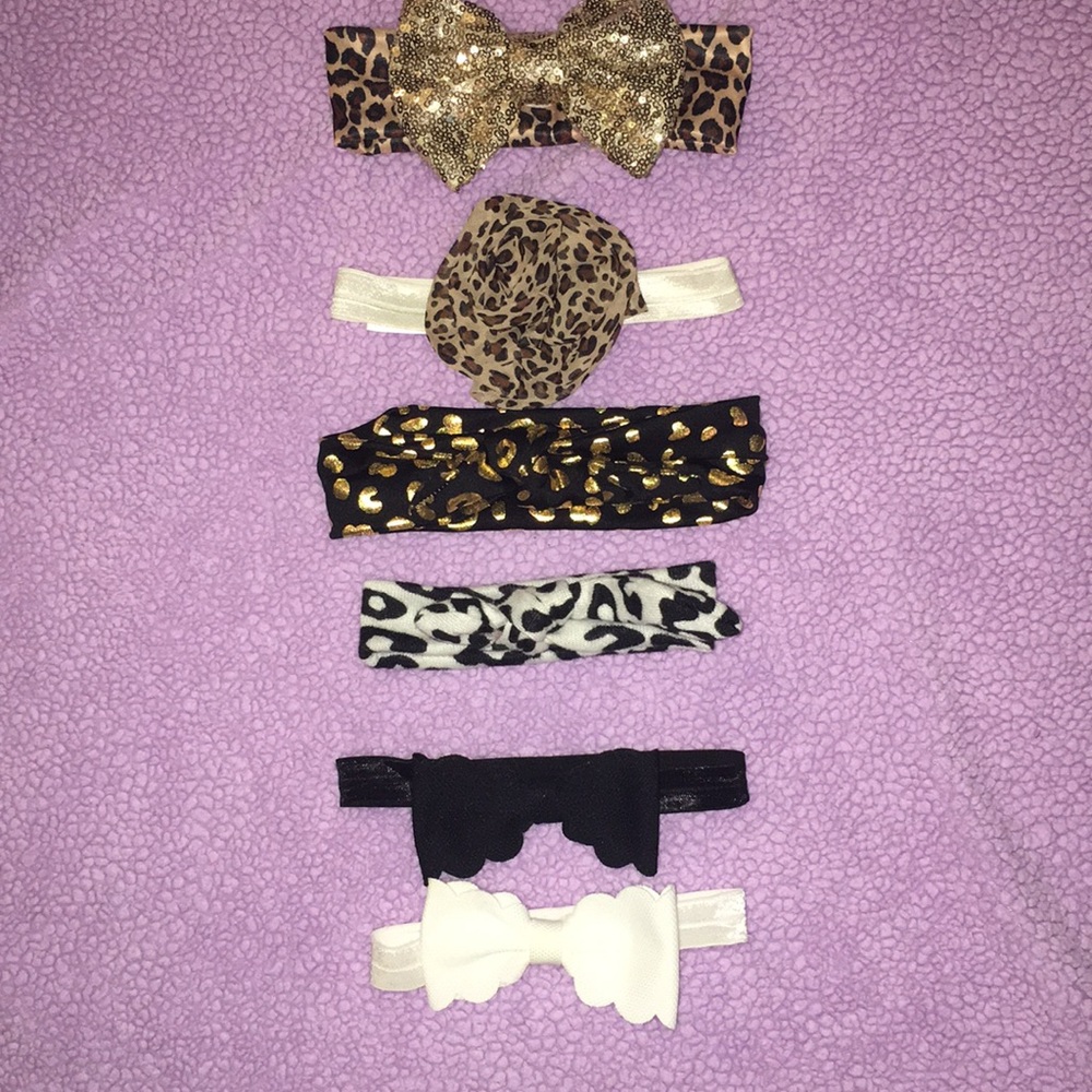 6 Infant headbands.